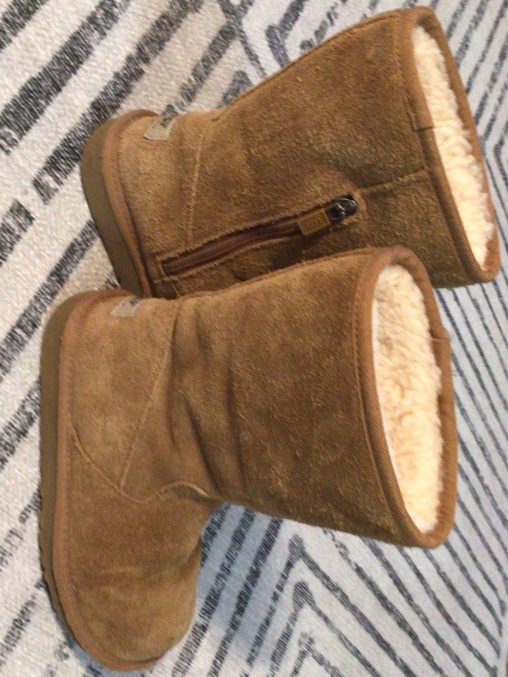 UGG Classic Short Chestnut Suede Boots with Shearling